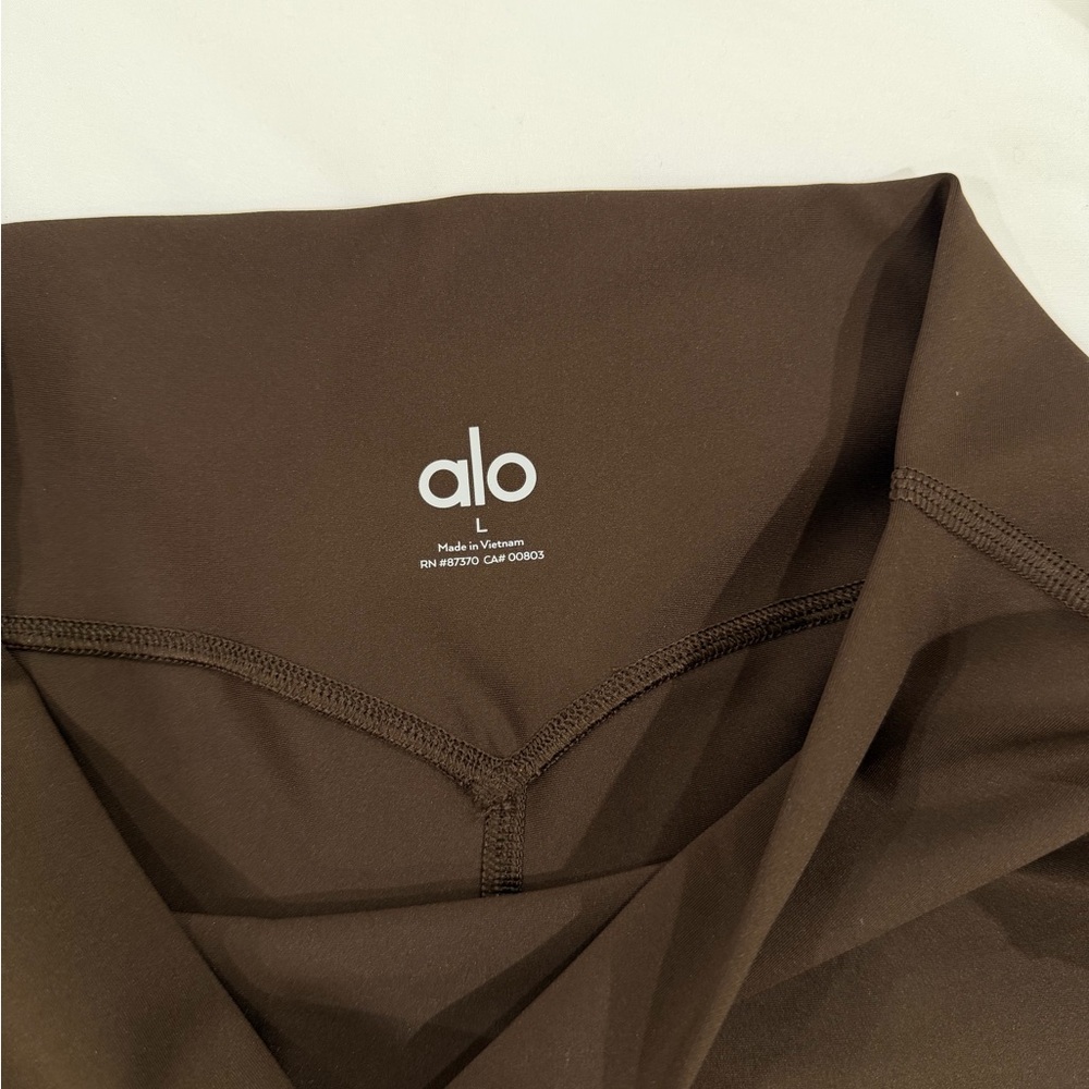 NWOT ALO Yoga 5" Airlift Energy Short - Picture 2 of 5